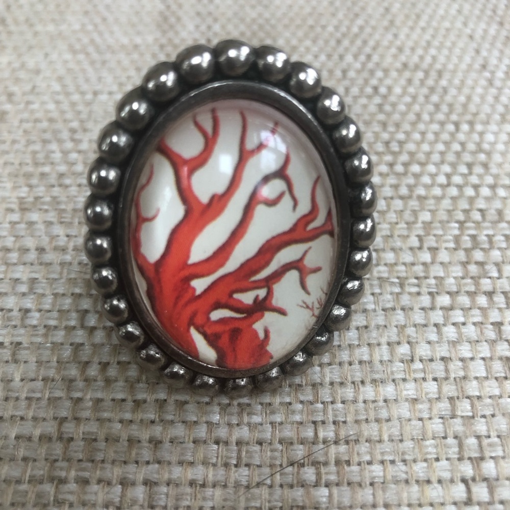 Funky oversized ring. - Picture 3 of 4